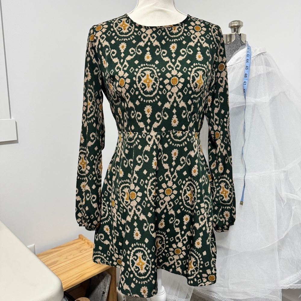 Elegant Green Patterned Dress